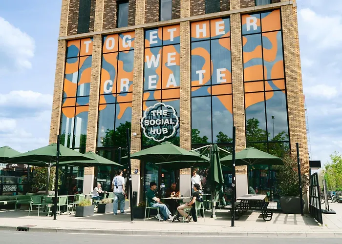  Social Hub
